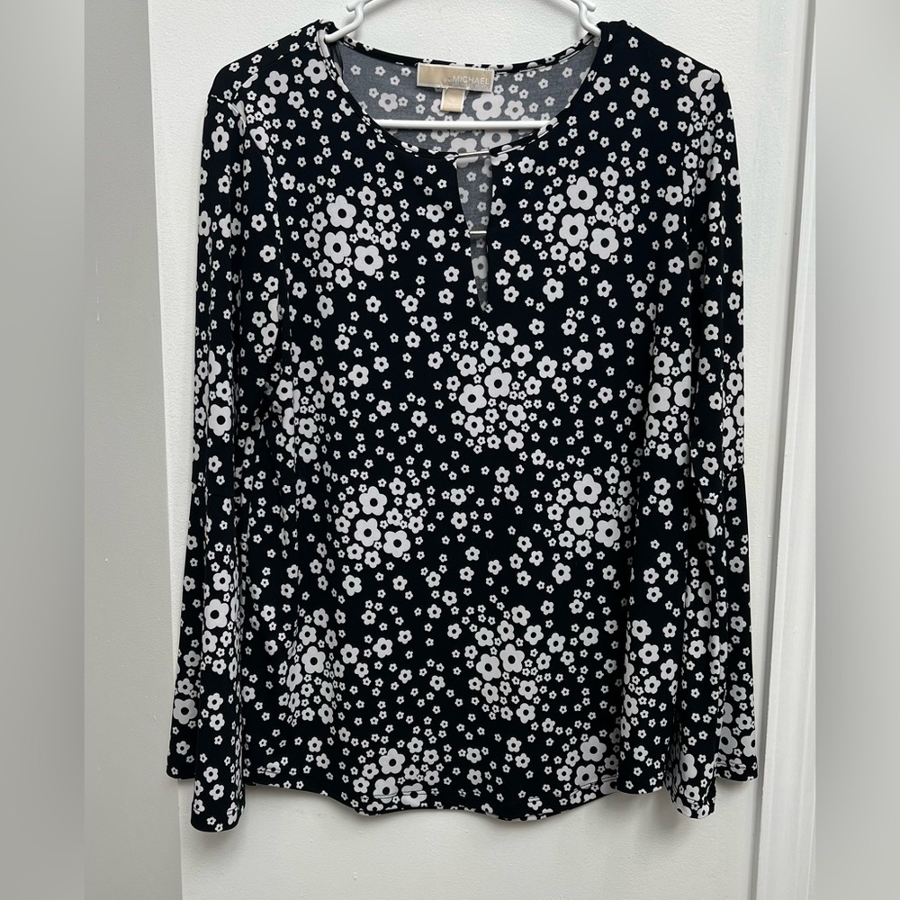 Michael kors women’s black and white floral top with flare sleeve size medium